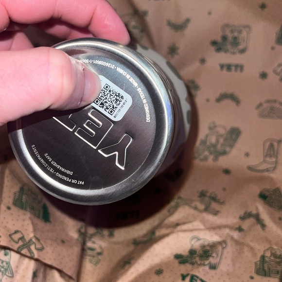 NWT Yeti 30OZ Tumbler Camo - Picture 6 of 6